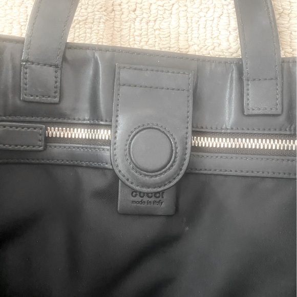 Authentic Gucci tote bag with signature Gucci logo and strap - Picture 16 of 16